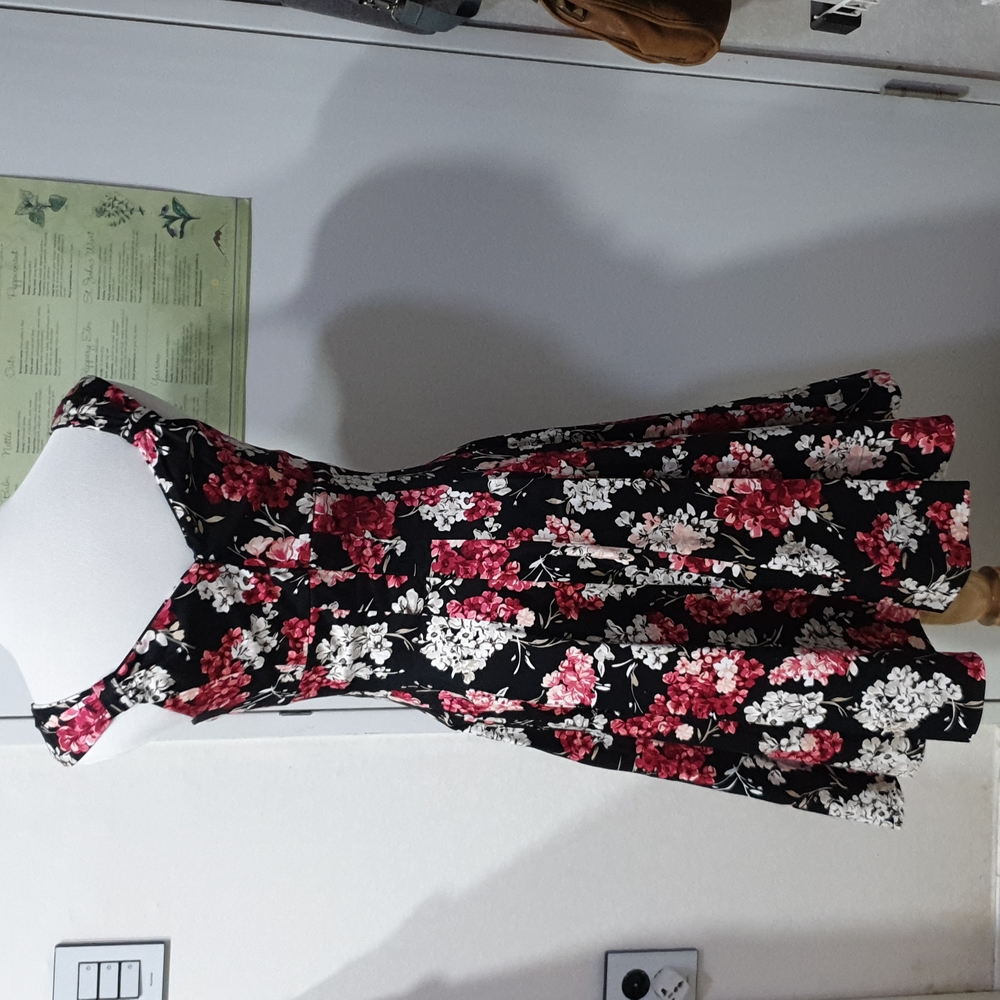 Stunning White House Black Market floral dress sz 0 - Picture 4 of 7